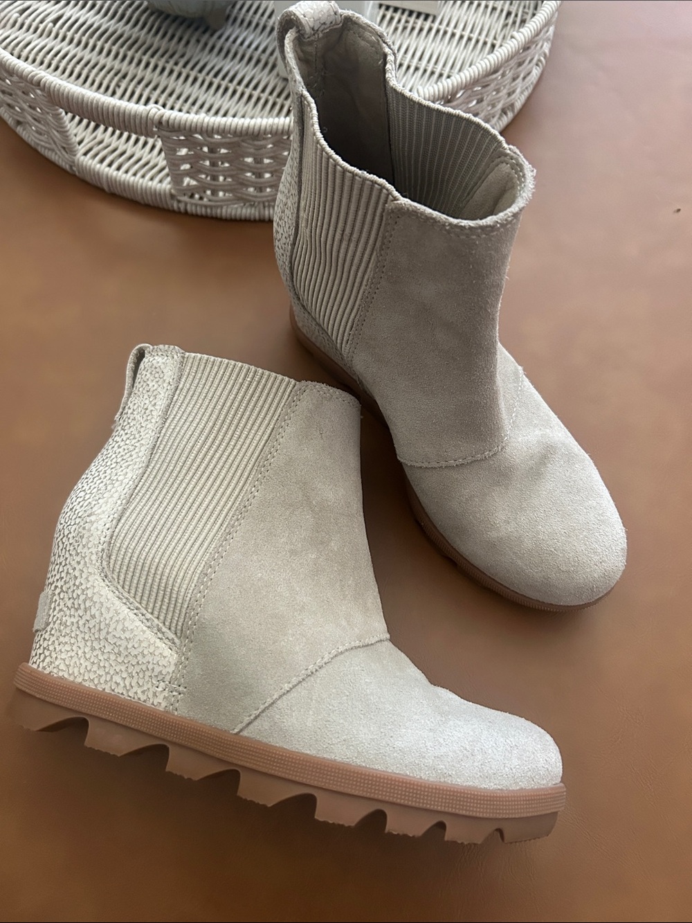 Sorel Tan Suede Wedge Heel Joan of Arctic Ankle Boots Size 6